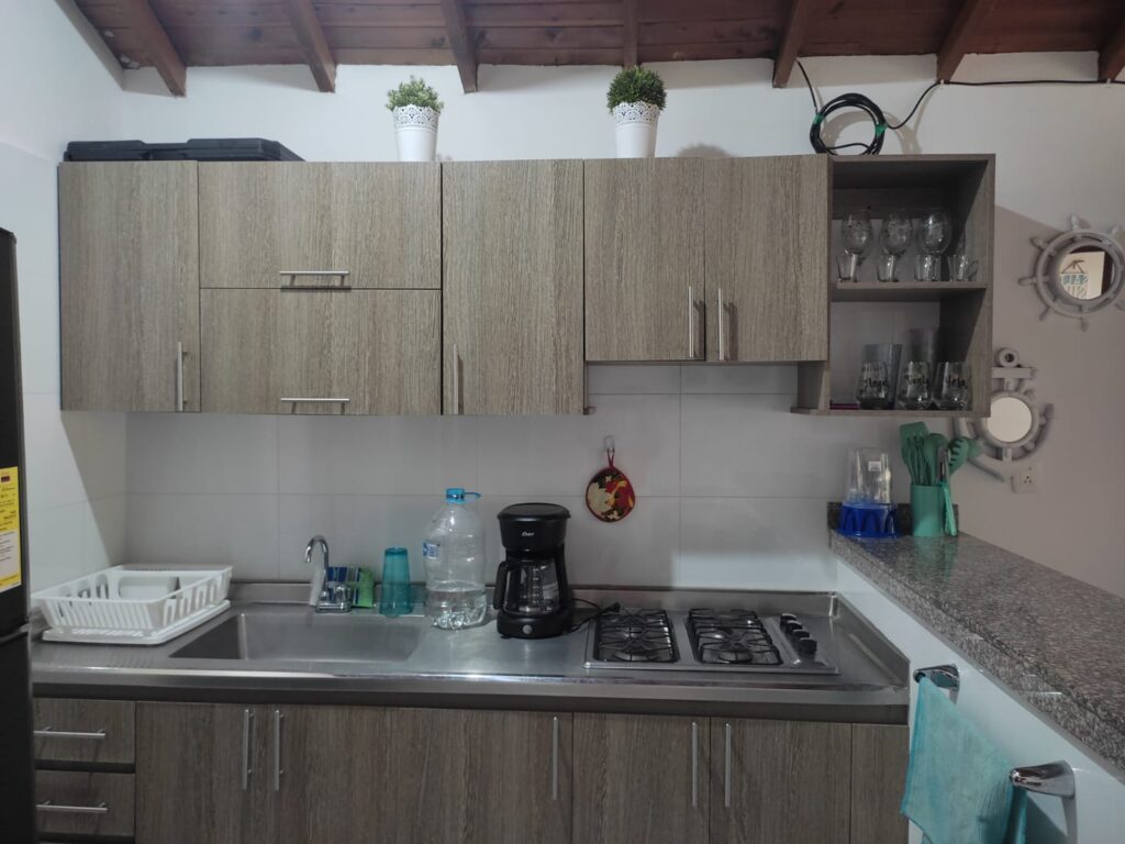 Cocina equipada cabaña Coveñas